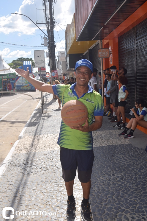 "Rua da Alegria" atrai centenas de famílias para diversão na Avenida Porto Seguro 16