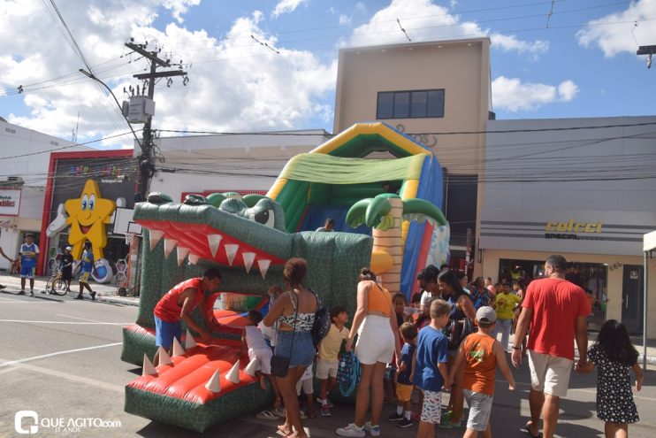 "Rua da Alegria" atrai centenas de famílias para diversão na Avenida Porto Seguro 41