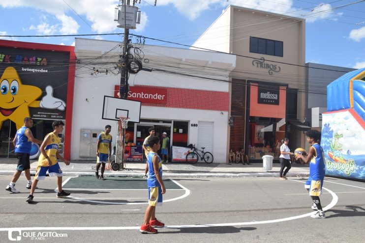 "Rua da Alegria" atrai centenas de famílias para diversão na Avenida Porto Seguro 48