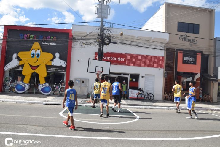 "Rua da Alegria" atrai centenas de famílias para diversão na Avenida Porto Seguro 49