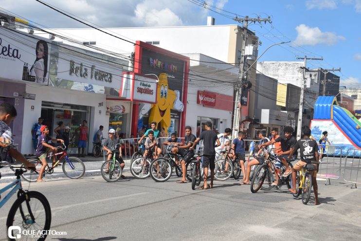 "Rua da Alegria" atrai centenas de famílias para diversão na Avenida Porto Seguro 51