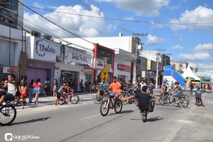 "Rua da Alegria" atrai centenas de famílias para diversão na Avenida Porto Seguro 54