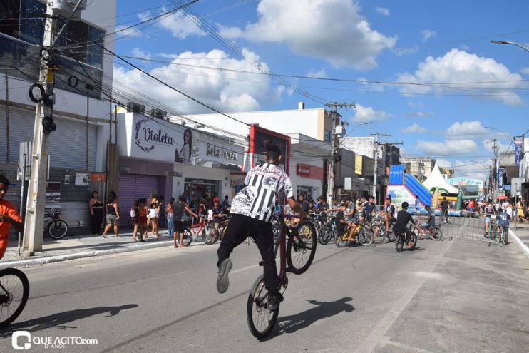 "Rua da Alegria" atrai centenas de famílias para diversão na Avenida Porto Seguro 55