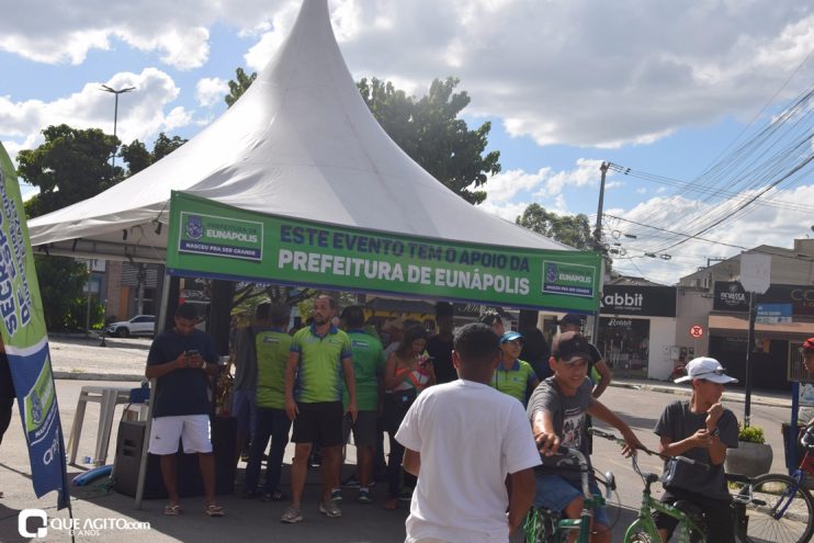 "Rua da Alegria" atrai centenas de famílias para diversão na Avenida Porto Seguro 58