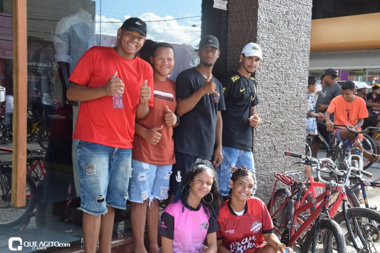 "Rua da Alegria" atrai centenas de famílias para diversão na Avenida Porto Seguro 74