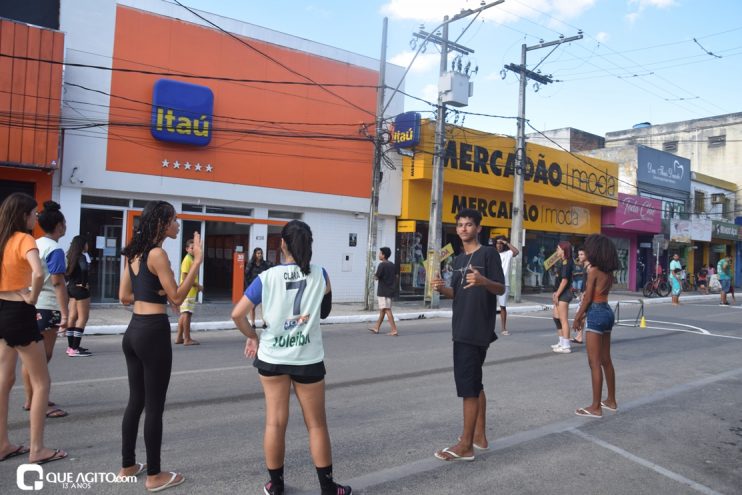 "Rua da Alegria" atrai centenas de famílias para diversão na Avenida Porto Seguro 82