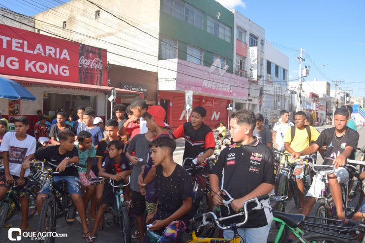 "Rua da Alegria" atrai centenas de famílias para diversão na Avenida Porto Seguro 87