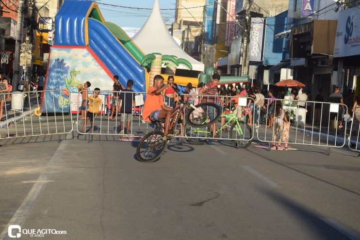 "Rua da Alegria" atrai centenas de famílias para diversão na Avenida Porto Seguro 99