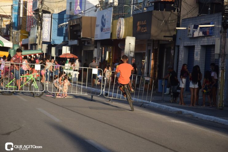 "Rua da Alegria" atrai centenas de famílias para diversão na Avenida Porto Seguro 100