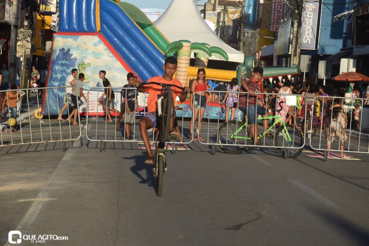 "Rua da Alegria" atrai centenas de famílias para diversão na Avenida Porto Seguro 103