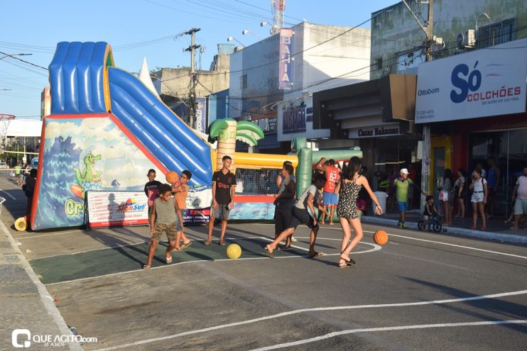 "Rua da Alegria" atrai centenas de famílias para diversão na Avenida Porto Seguro 111
