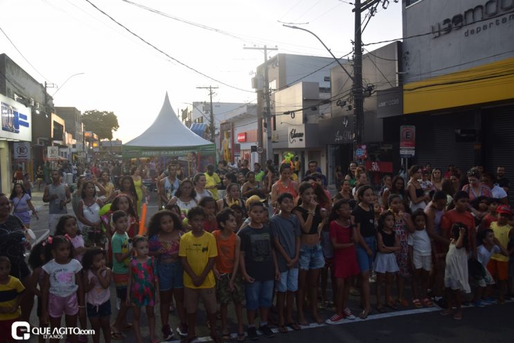 "Rua da Alegria" atrai centenas de famílias para diversão na Avenida Porto Seguro 140