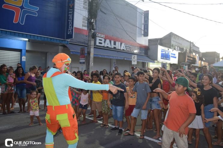 "Rua da Alegria" atrai centenas de famílias para diversão na Avenida Porto Seguro 11