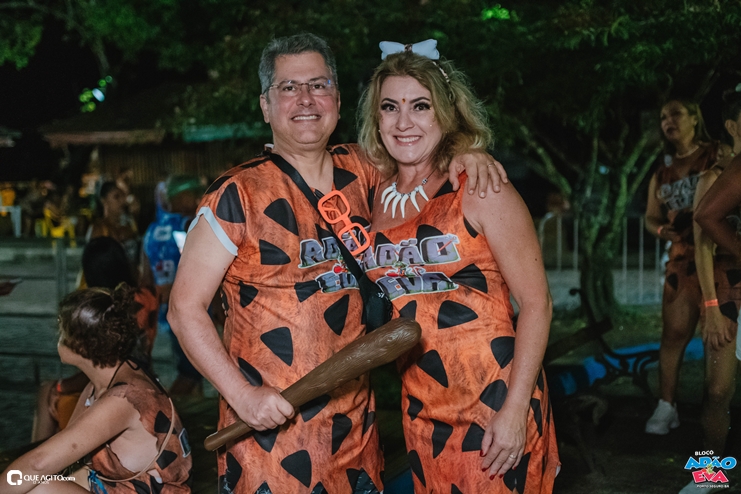Os Flintstones invadem o Carnaval de Porto Seguro com o Bloco Adão e Eva 85