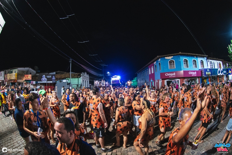 Os Flintstones invadem o Carnaval de Porto Seguro com o Bloco Adão e Eva 50