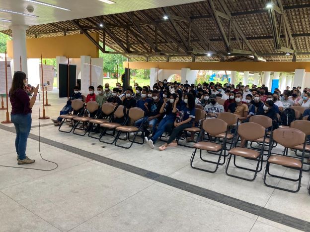 Alunos da rede municipal participam de semana de ciência e tecnologia na UFSB 8