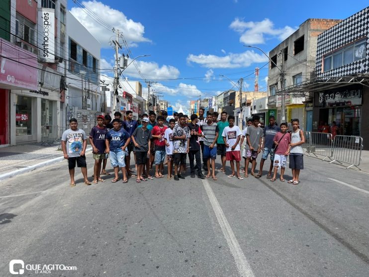 "Rua da Alegria" atrai centenas de famílias para diversão na Avenida Porto Seguro 146