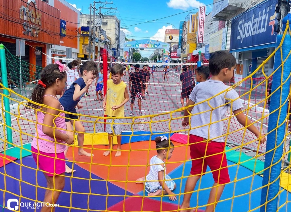 "Rua da Alegria" atrai centenas de famílias para diversão na Avenida Porto Seguro 8