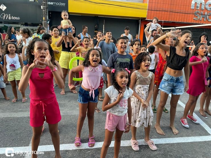 "Rua da Alegria" atrai centenas de famílias para diversão na Avenida Porto Seguro 151