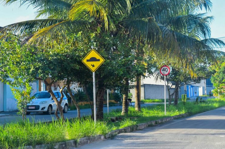 Prefeitura de Eunápolis investe em sinalização para garantir segurança no trânsito 12