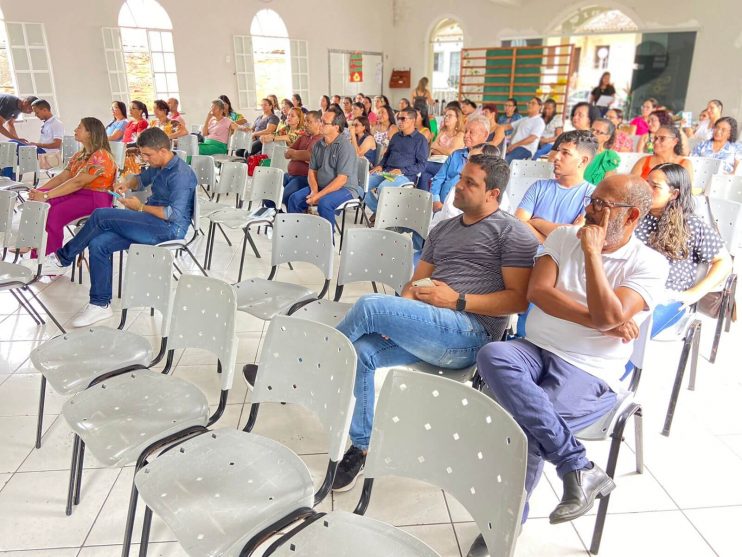 Dezenas de professores e gestores escolares de Itagimirim marcam presença no primeiro dia da Jornada Pedagógica 2023 18