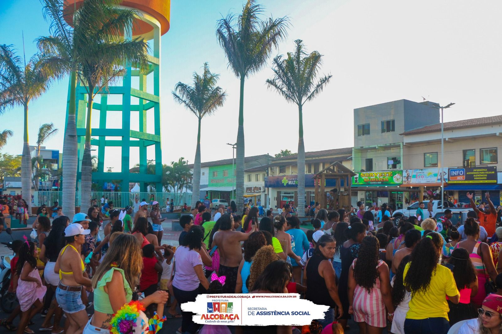 A alegria toma conta da 2ª noite do Carnaval de Alcobaça 2023 e movimenta a economia local 19