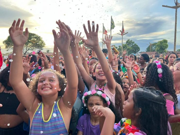 Domingo de Carnaval teve bloquinho para crianças e festa pelos quatro cantos da cidade 4