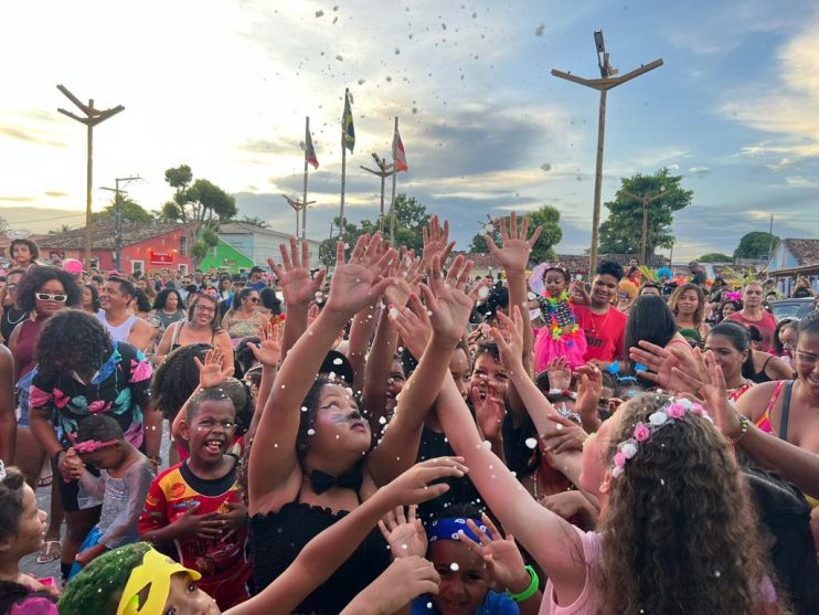 Domingo de Carnaval teve bloquinho para crianças e festa pelos quatro cantos da cidade 43