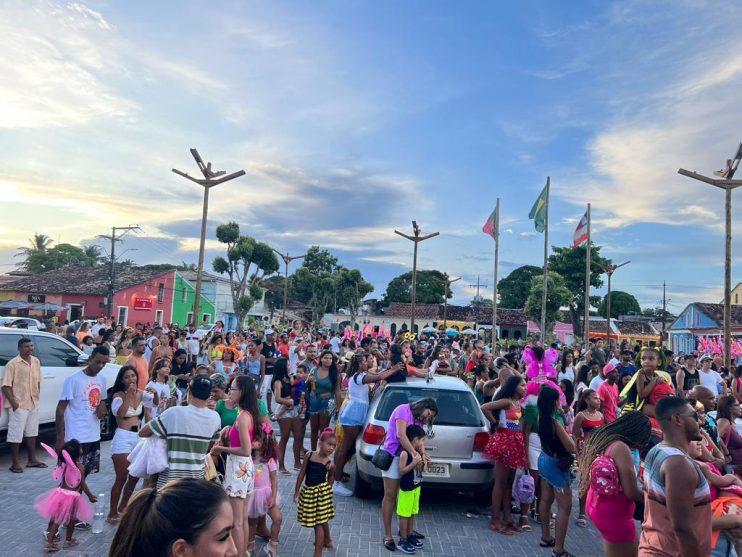 Domingo de Carnaval teve bloquinho para crianças e festa pelos quatro cantos da cidade 42