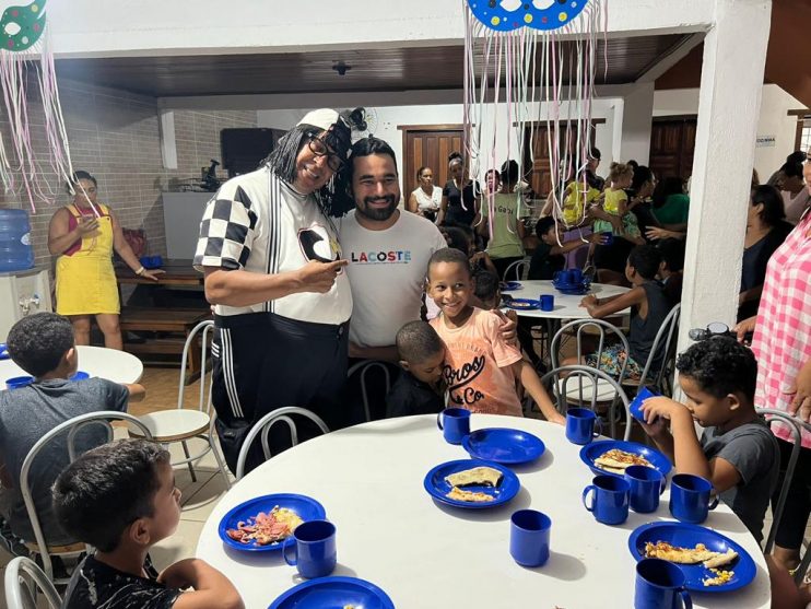 Domingo de Carnaval teve bloquinho para crianças e festa pelos quatro cantos da cidade 38