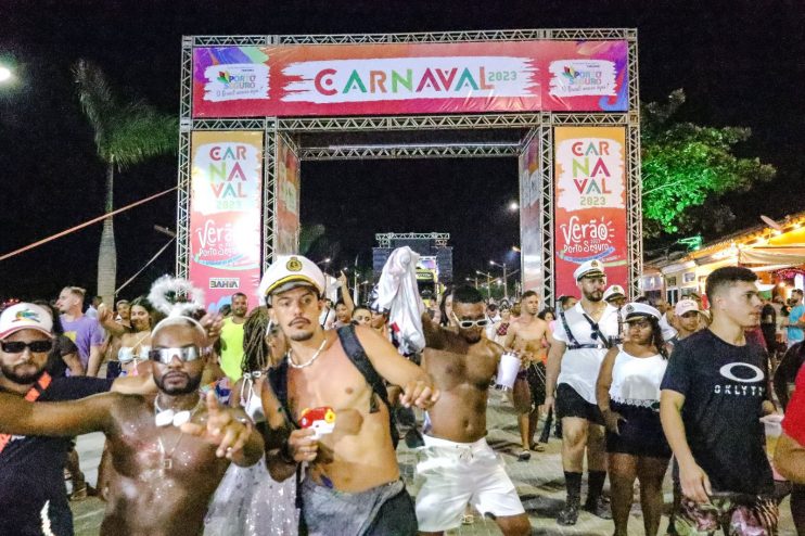 Domingo de Carnaval teve bloquinho para crianças e festa pelos quatro cantos da cidade 28