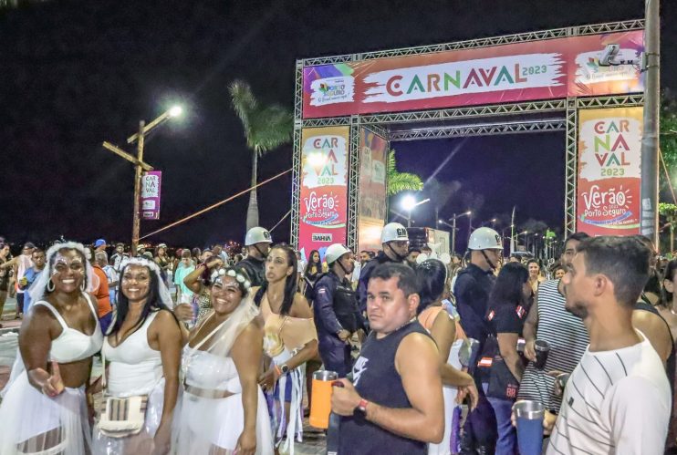 Domingo de Carnaval teve bloquinho para crianças e festa pelos quatro cantos da cidade 23