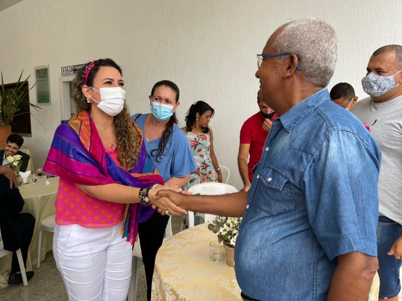 Prefeita Cordélia Torres sanciona lei que reajusta salário dos agentes de saúde e combate às endemias 5