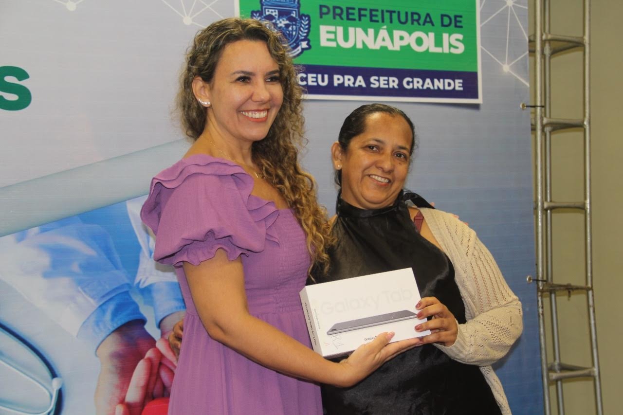 Prefeita Cordélia Torres sanciona lei que reajusta salário dos agentes de saúde e combate às endemias 7