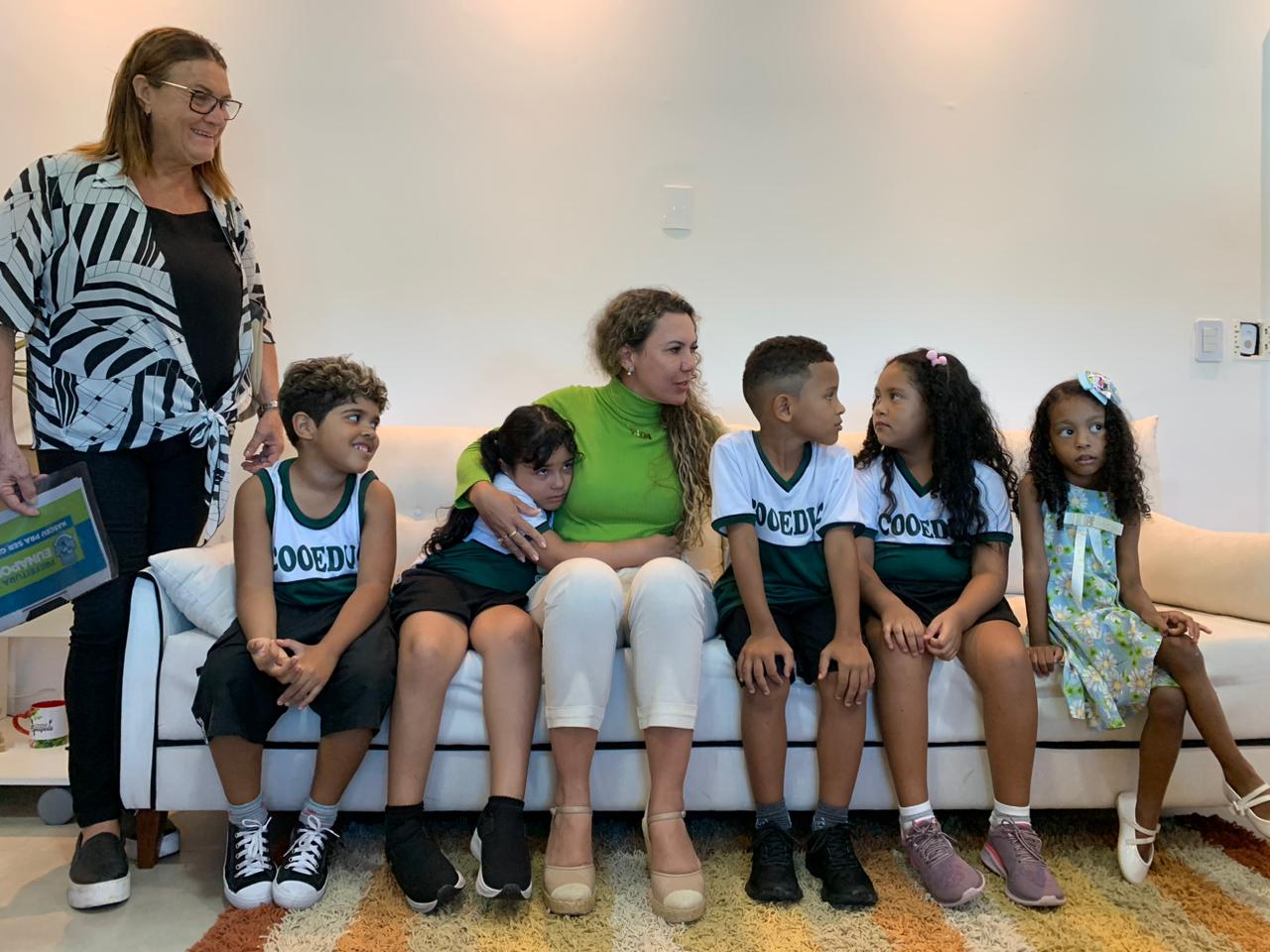 Prefeita Cordélia Torres recebe alunos da rede municipal de ensino premiados com bolsa de estudos na COOEDUC 5