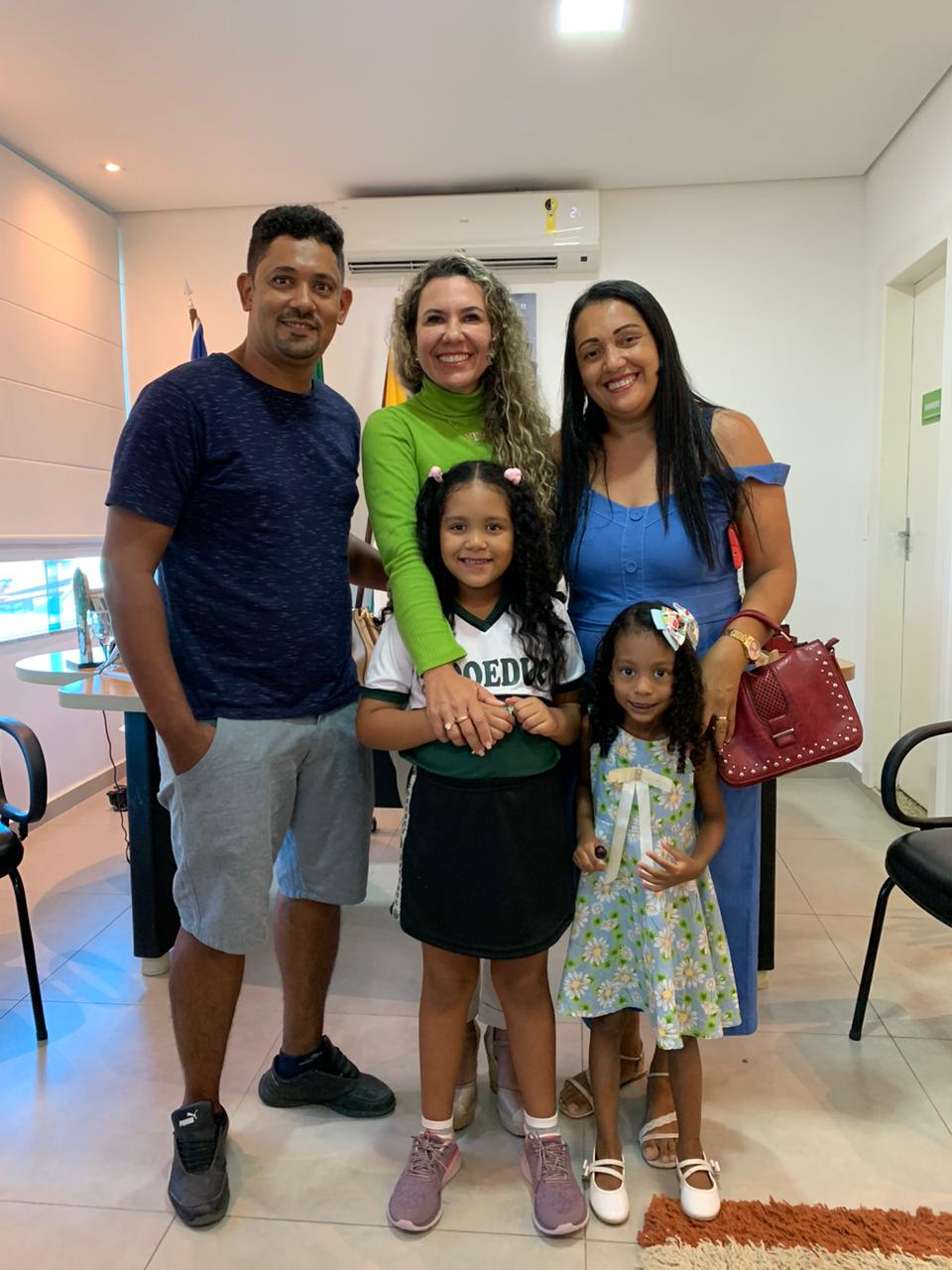 Prefeita Cordélia Torres recebe alunos da rede municipal de ensino premiados com bolsa de estudos na COOEDUC 7