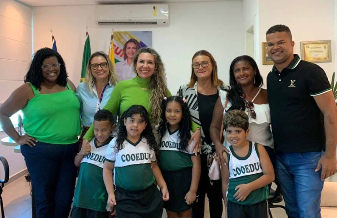 Prefeita Cordélia Torres recebe alunos da rede municipal de ensino premiados com bolsa de estudos na COOEDUC 9