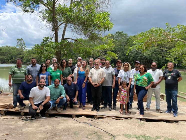 Prefeita Cordélia Torres realiza visita técnica à obra do novo deck do Parque Ecológico Gravatá 12