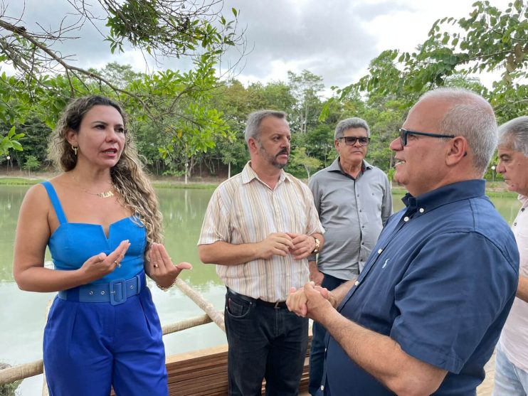 Prefeita Cordélia Torres realiza visita técnica à obra do novo deck do Parque Ecológico Gravatá 15