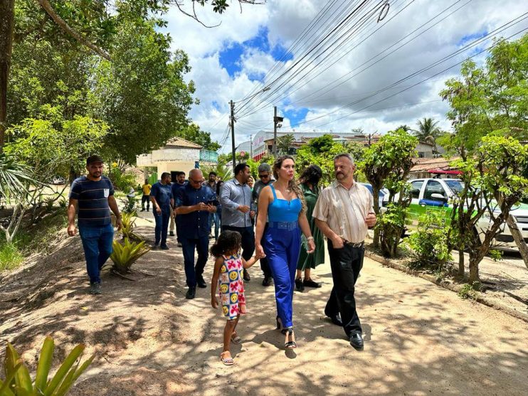 Prefeita Cordélia Torres realiza visita técnica à obra do novo deck do Parque Ecológico Gravatá 13