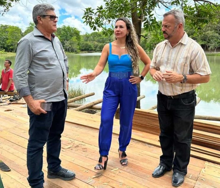 Prefeita Cordélia Torres realiza visita técnica à obra do novo deck do Parque Ecológico Gravatá 10