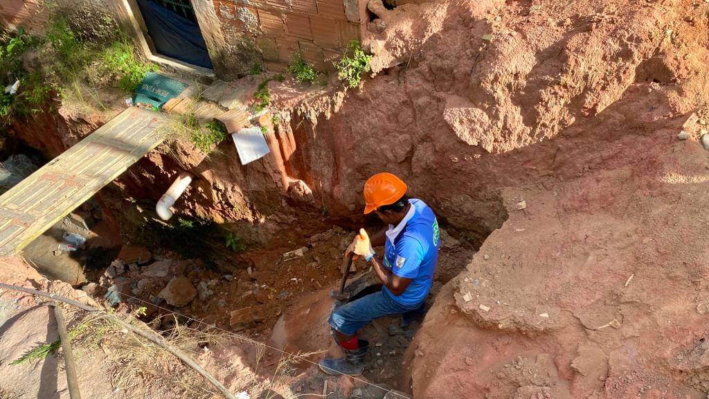 Prefeitura de Eunápolis executa obra de drenagem em rua para evitar alagamentos na Urbis I 6