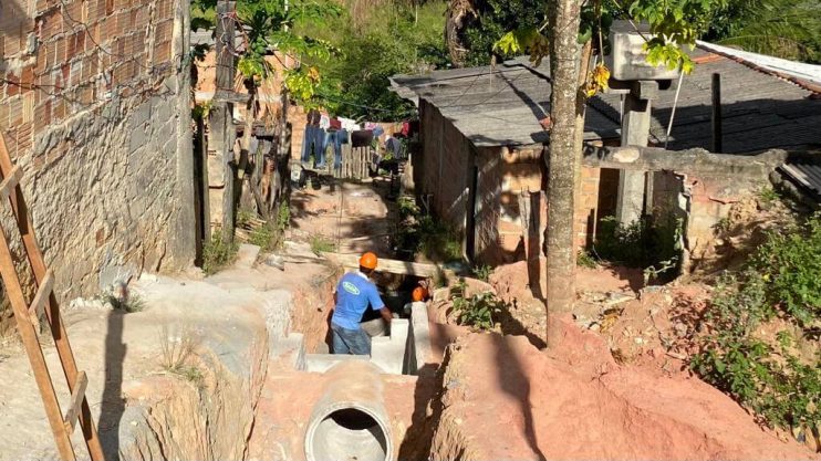 Prefeitura de Eunápolis executa obra de drenagem em rua para evitar alagamentos na Urbis I 4