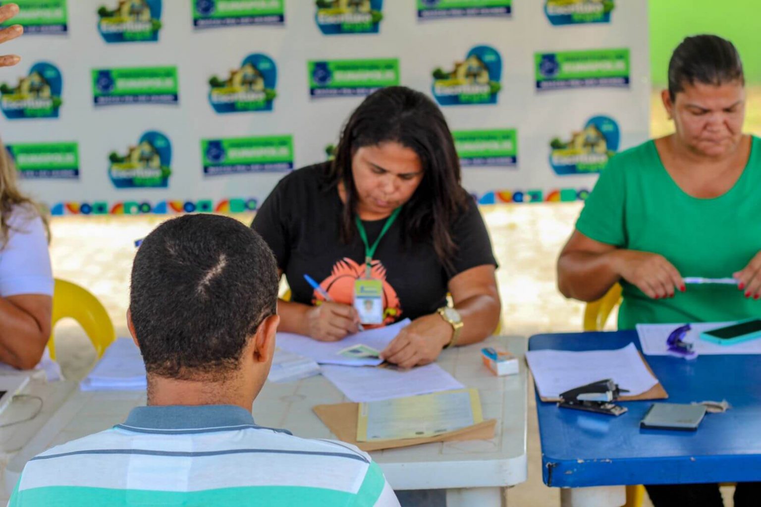 REURB: famílias do bairro Alecrim II são cadastradas no programa Escritura Legal REURB: famílias do bairro Alecrim II são cadastradas no programa Escritura Legal 13