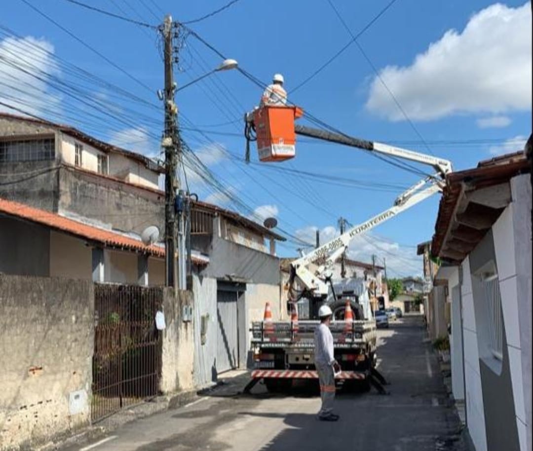 Prefeitura de Eunápolis moderniza sistema de iluminação pública com troca de lâmpadas 41