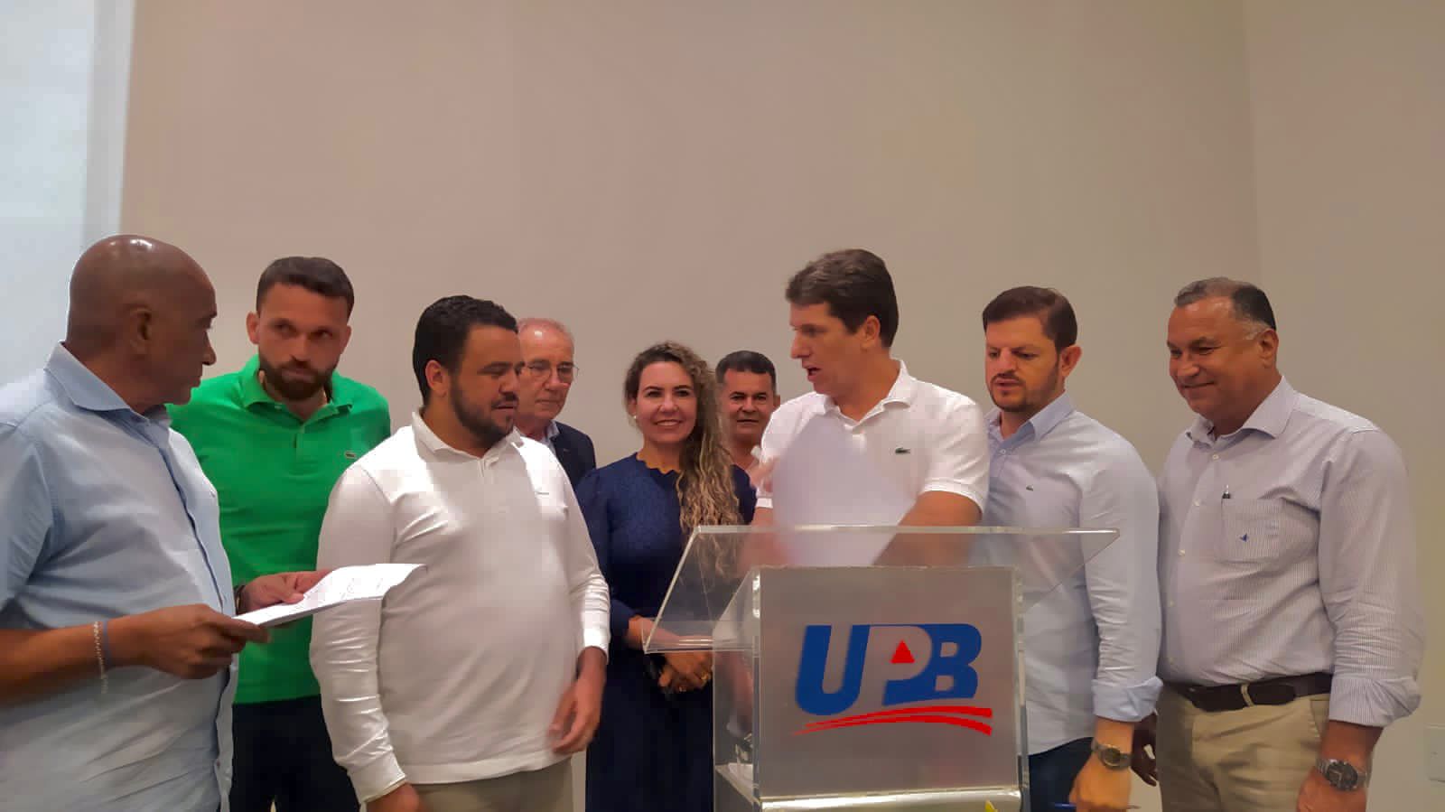 Córdélia Torres representa Eunápolis em reunião de prefeitos na UPB para discutir melhorias na educação 6