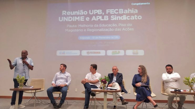 Córdélia Torres representa Eunápolis em reunião de prefeitos na UPB para discutir melhorias na educação 12