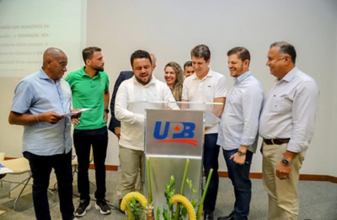 Córdélia Torres representa Eunápolis em reunião de prefeitos na UPB para discutir melhorias na educação 7