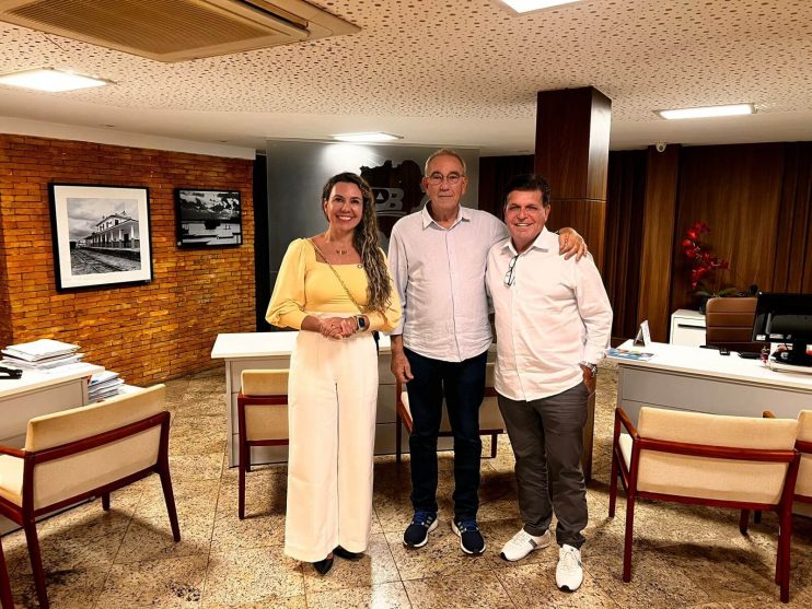 Cordélia Torres e Paulo Dapé são recepcionados por presidente da FECBAHIA para tratar sobre melhorias para Eunápolis 12