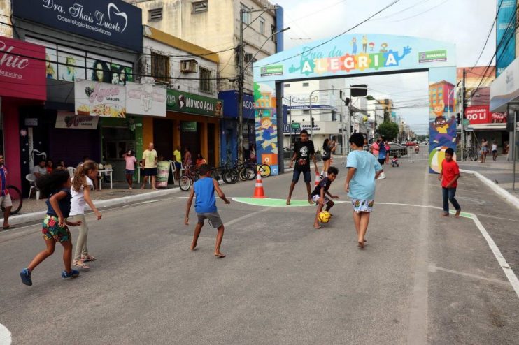 Eunápolis: 2ª edição do projeto “Rua da Alegria” é sucesso de público na Avenida Porto Seguro 13